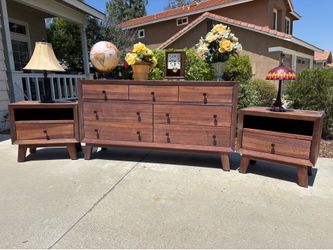 Rustic Solid Distressed Wood 9 Drawer Dresser Chest of Drawers and Nightstand Furniture Set Great Condition