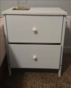 2 small side tables with drawers