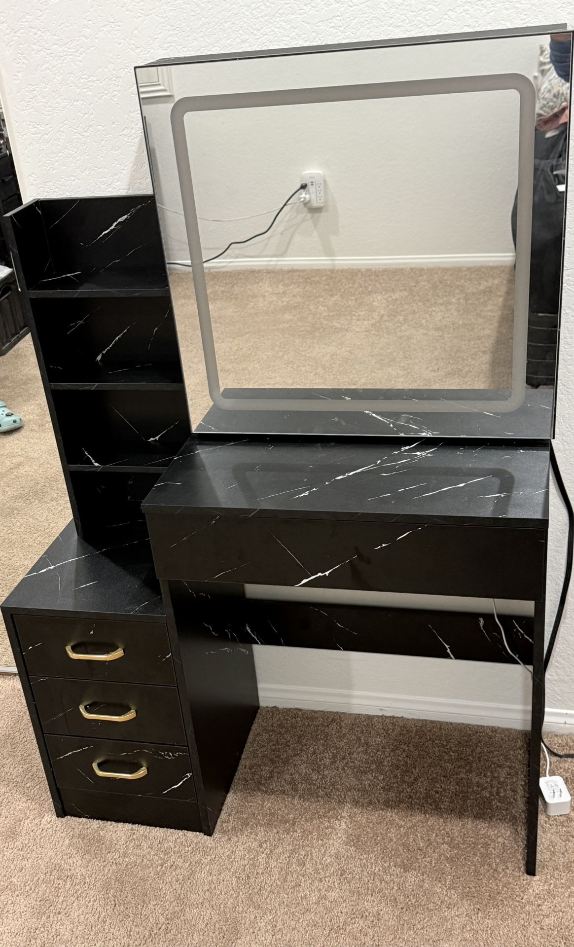 Makeup vanity