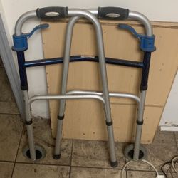 FOLDABLE ALUMI NUM WALKER 