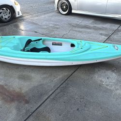 Kayak 10 ft Pelican Sit-In – Lightweight & Ready for the Water **PICKUP TODAY**