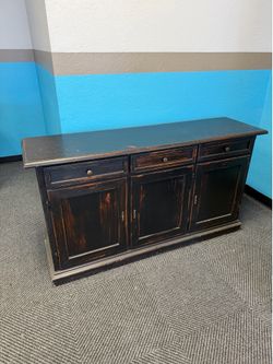 Buffet/ Bar