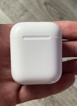 Apple AirPods First Gen ( No Charging Cable)
