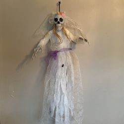 HALLOWEEN DECORATIONS. Used Excellent Condition. Size 20”x36” Inches 