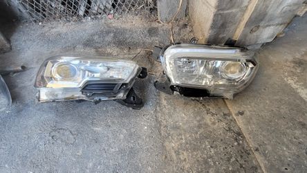 2017 Tacoma Headlight Used