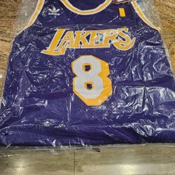 Kobe Bryant  Adidas  DEADSTOCK   SIZE  XL