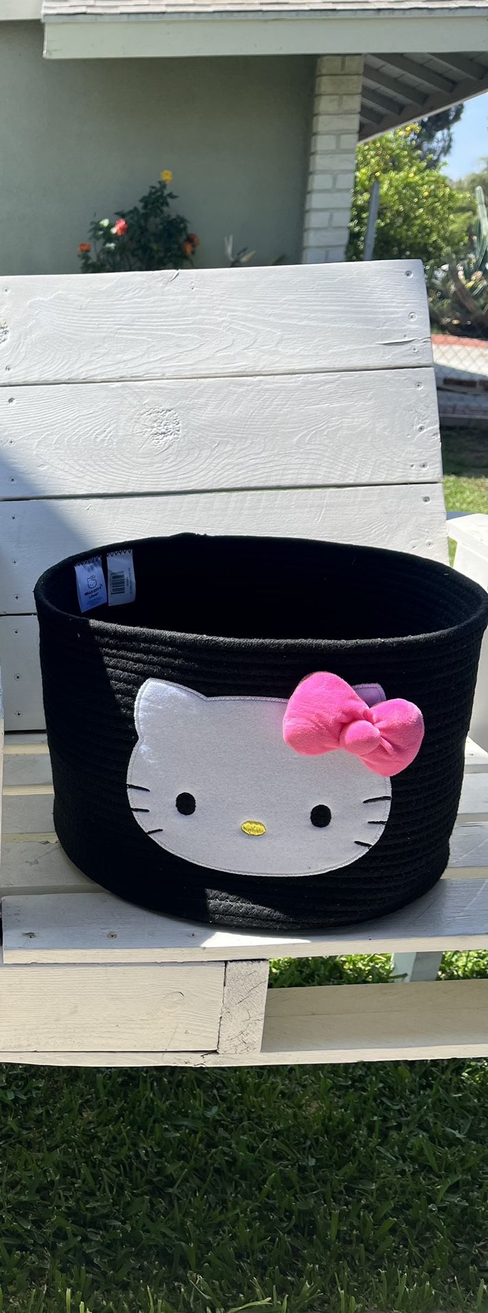 Hello Kitty Bin
