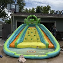 Little Tykes Inflatable Water Slide Climbing Wall