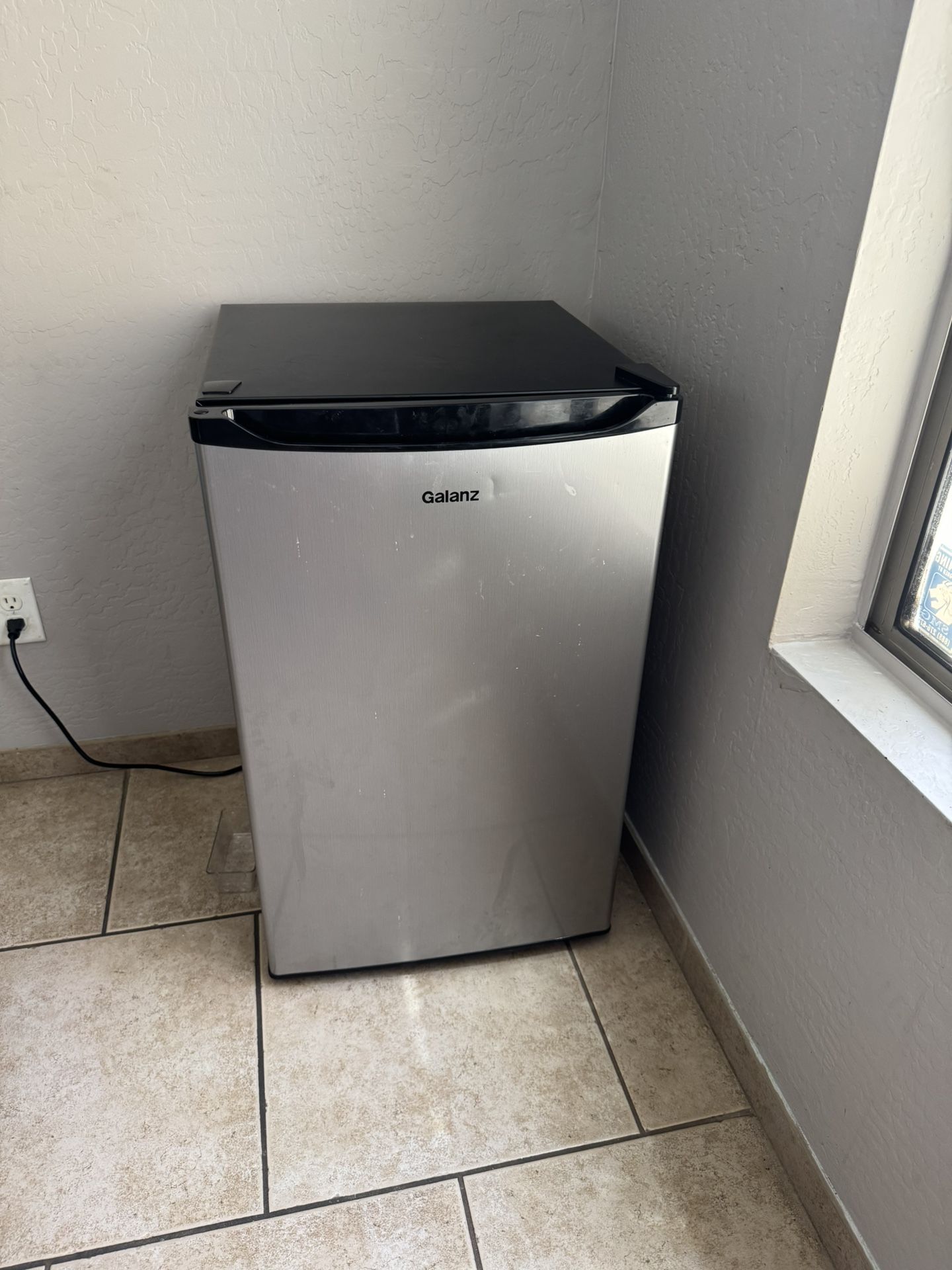 Galanz Mini Fridge