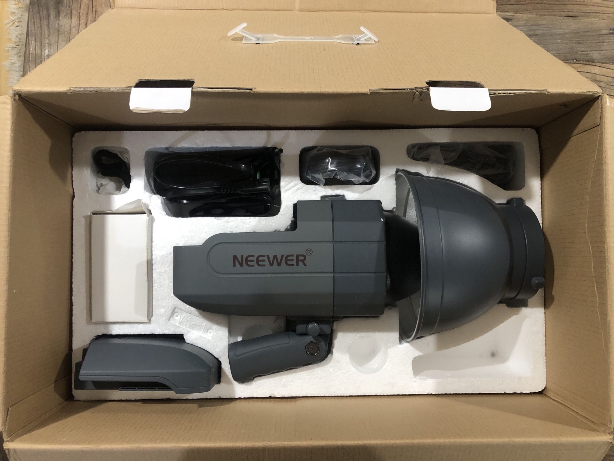 Neewer VISION5 400Ws Flash Strobe with Wireless Trigger and 6000mAh Battery