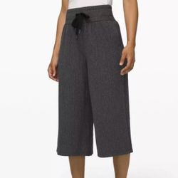New Lululemon Retreat Yourself Crop Pants Women's Size 6 in Heathered Core Dark Grey. Tag is still