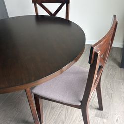 Round Dining Table with 4 Chairs