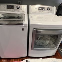 LG Washer/Dryer Combo Laundry Set