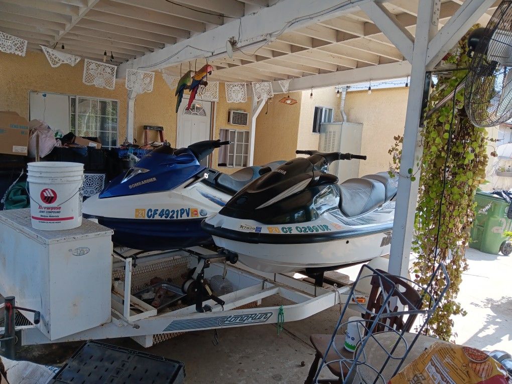 2 Motoas De Agua Enventa Uno ES Yamaha Y El Ottrobombardier