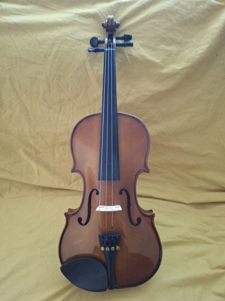 Cremona 4/4 Violin Excellent Condition!