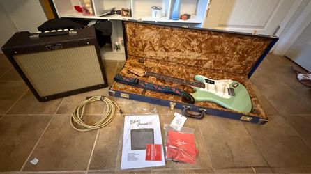 Fender Stratocaster with amp