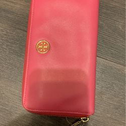 Tory Burch Wallet.
