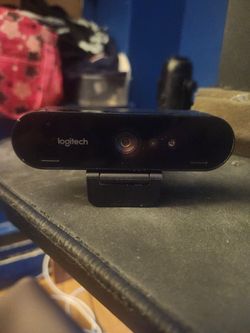 Logitech - Brio Ultra HD Pro 4096 x 2160 Business Webcam with RightLight 3 and Noise-Cancelling Dual Mics - Black