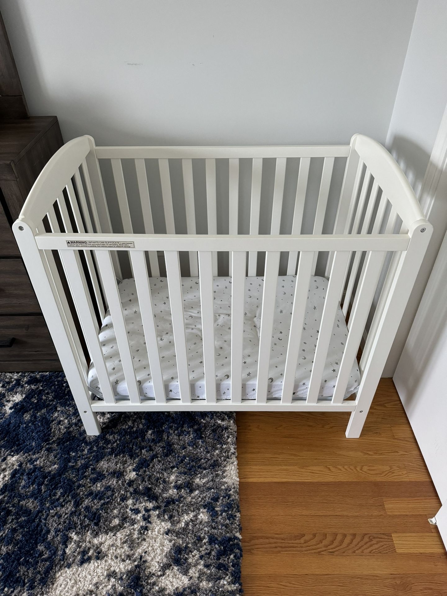 Delta Children Emery Mini Convertible Baby Crib with Mattress-Bianca White