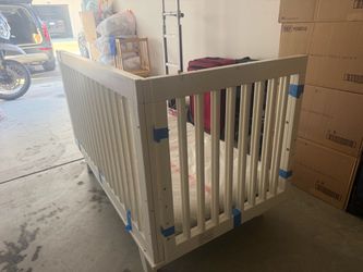 Baby crib complete