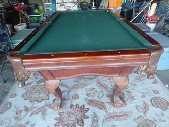 Pool table 7ft ( free delivery & set up & new color felt of your choice )