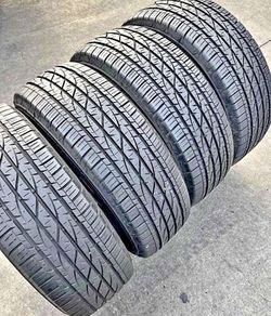 225 65 17 vendo un set de llantas usadas en excelente condición marca FIRESTONE