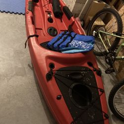 Fishing Kayak W/paddle 
