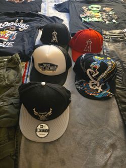 Mens clothes bundle 60$ hats, shirts, pants, shoes !! Eveything pictured above for 60$$$$ GREAT DEAL
