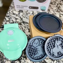 Mini waffle maker