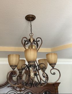Beautiful Chandelier! High End! 5 Lights! Bronze. 