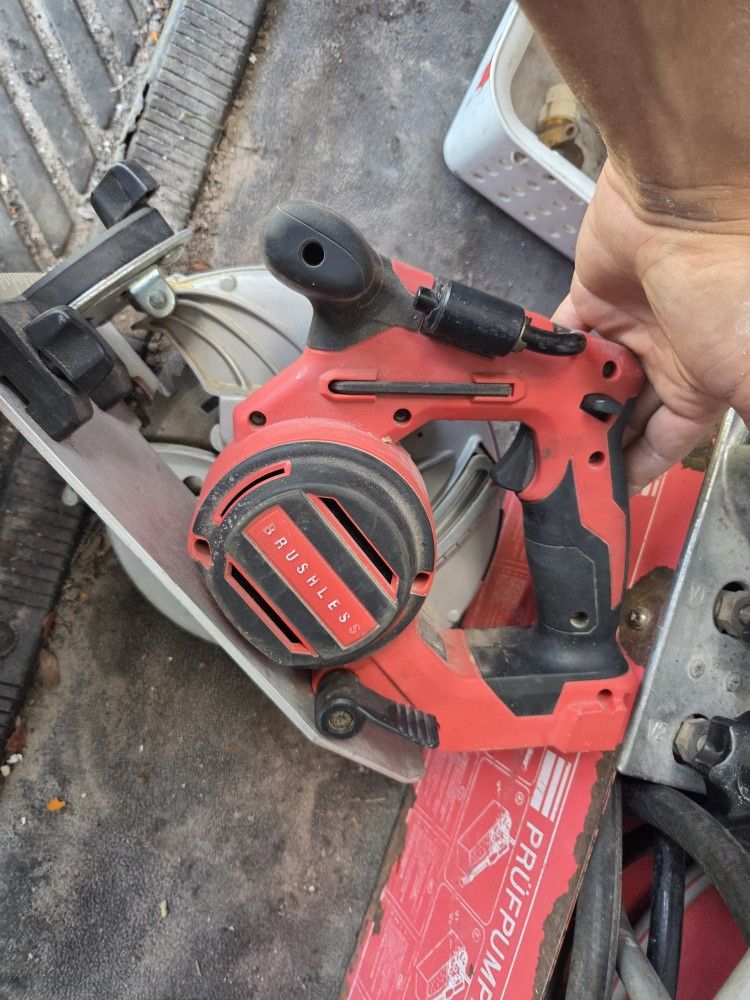 M18 18V Lithium-Ion Brushless Cordless 7-1/4 in. Circular Saw