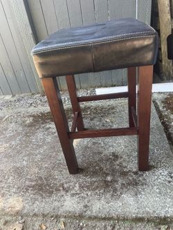 2 Counter/bar stools