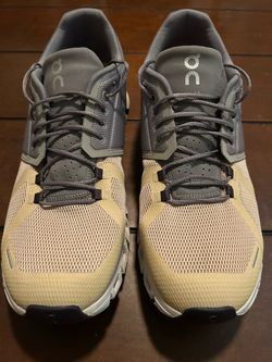 On cloud 5 running shoes men’s sz 12 fog