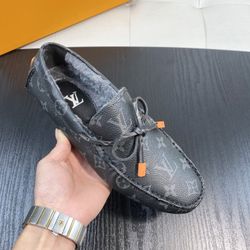 LV 2025 latest men's shoes (with box)