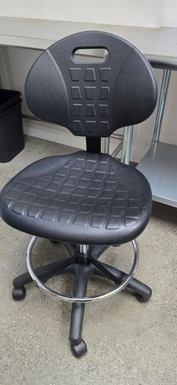6 Ergonomic lab chairs