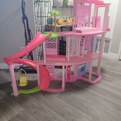 Barbie Dreamhouse Pool Party Doll House
