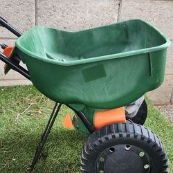 🌿Scotts Turf Builder EdgeGuard Mini Spreader
✅️Area Vegas dr and Rainbow 89128