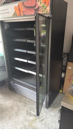 True cooler newer unit led lighting ready for use