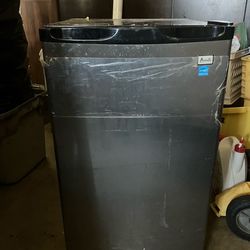 Avanti  mini Fridge