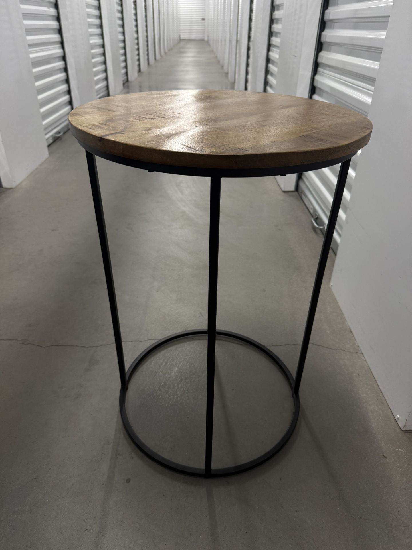 2 Side Tables
