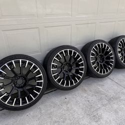 Set of 4 22” Black Wheels and Tires 265/35/ZR22