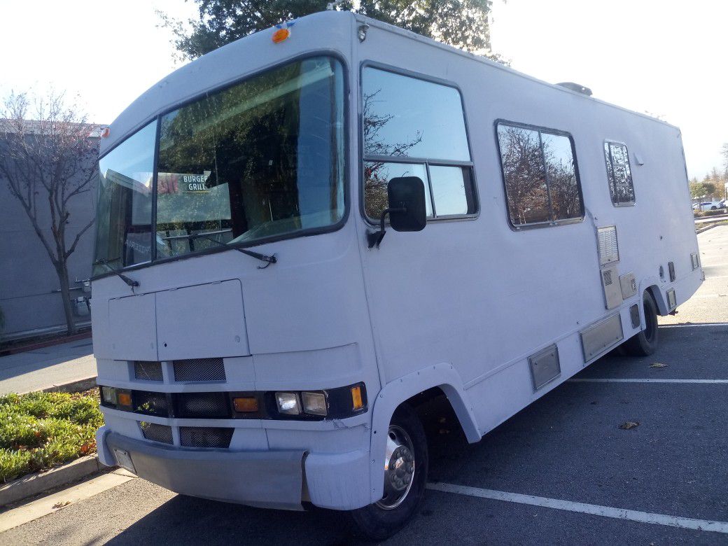 1990 Ford Flair by FLEETWOOD 26ft Class A Motorhome