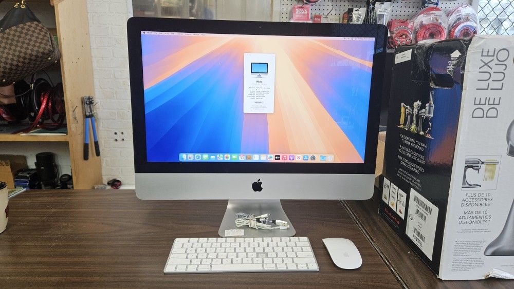 2019 Apple iMac 21.5" Display i5, 8GB Ram, 1TB SSD GREAT!!!