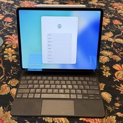 Apple iPad Pro 12.9inch +Apple Pencil and Magic Keyboard case