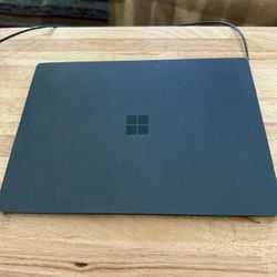 Microsoft Surface Pro 1 TB- For Parts / Repair – Screen Issue