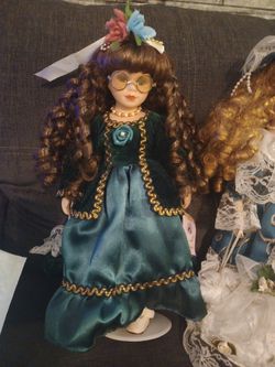 Porcelain Dolls With Certificate Of Authenticity