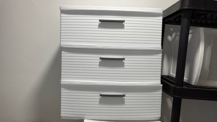 Storage bins and shelve