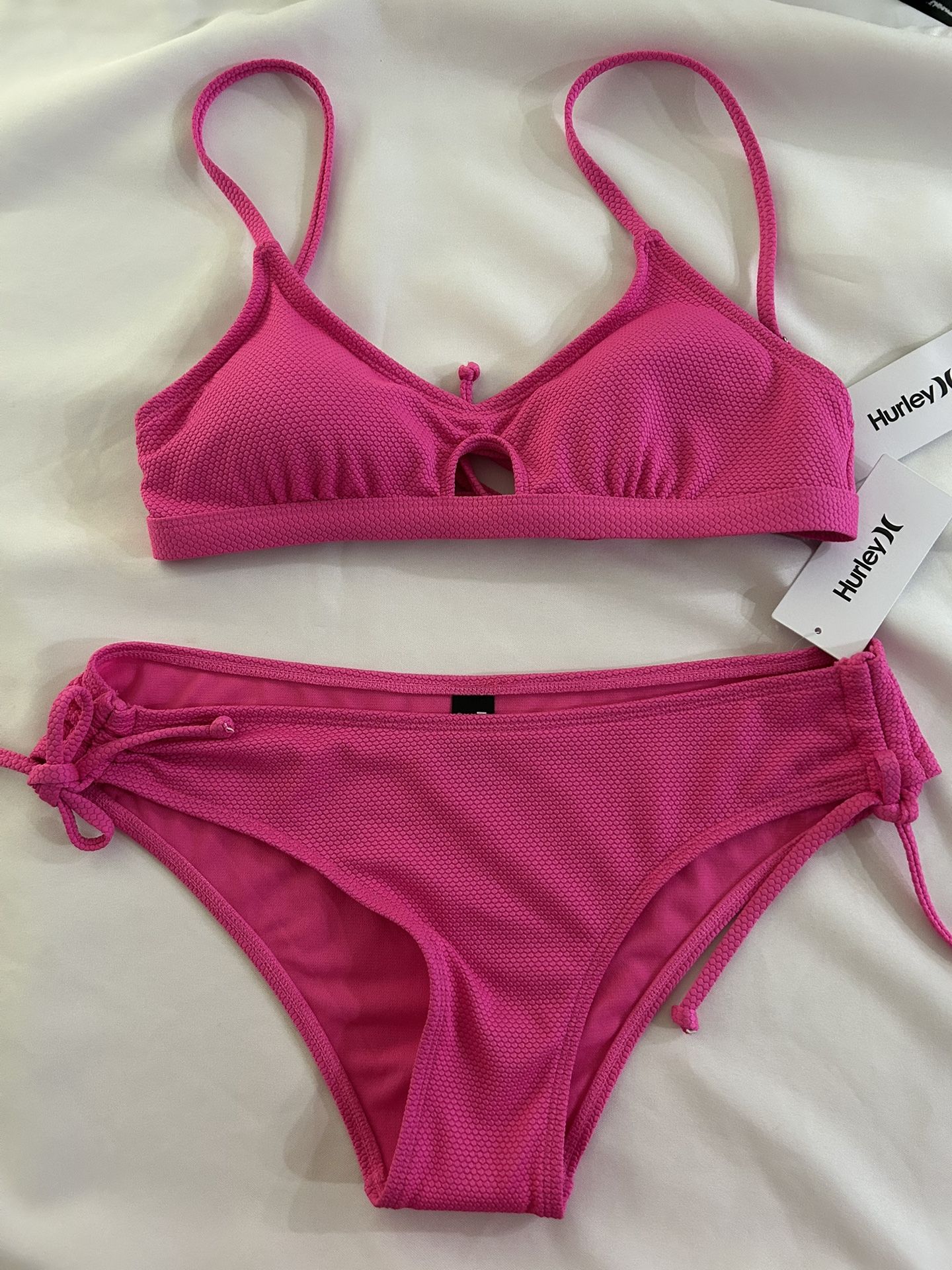 Hurley Women Size MEDIUM Pink/Fuchsia Bikini Swimsuit Set Moderate Coverage NEW