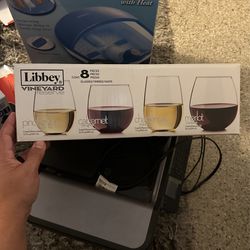 8 Wine Glasses