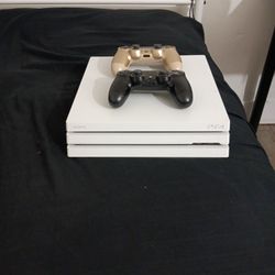 Ps4 Pro Eith 2 Controllers  160 